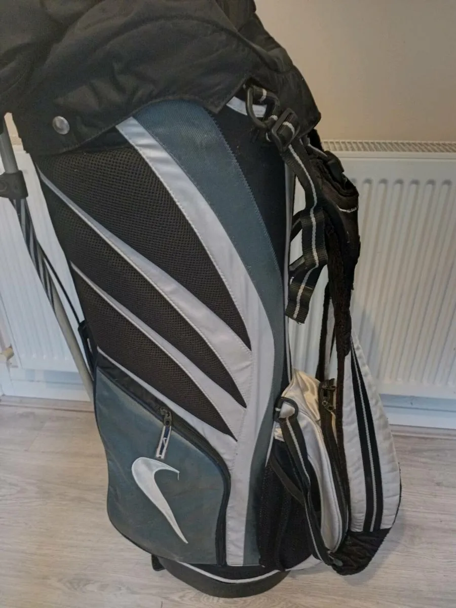 Nike golf bag with stand. - Image 3