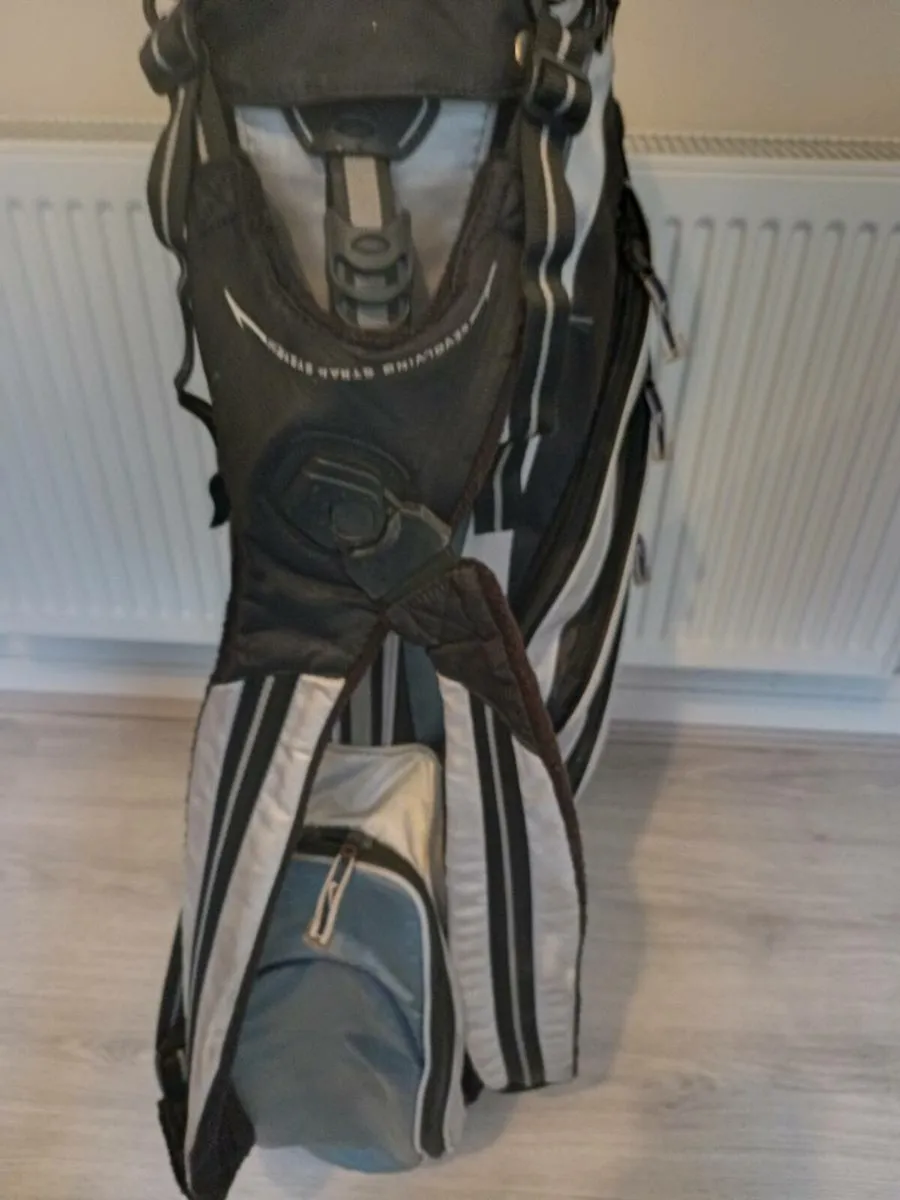 Nike golf bag with stand. - Image 4