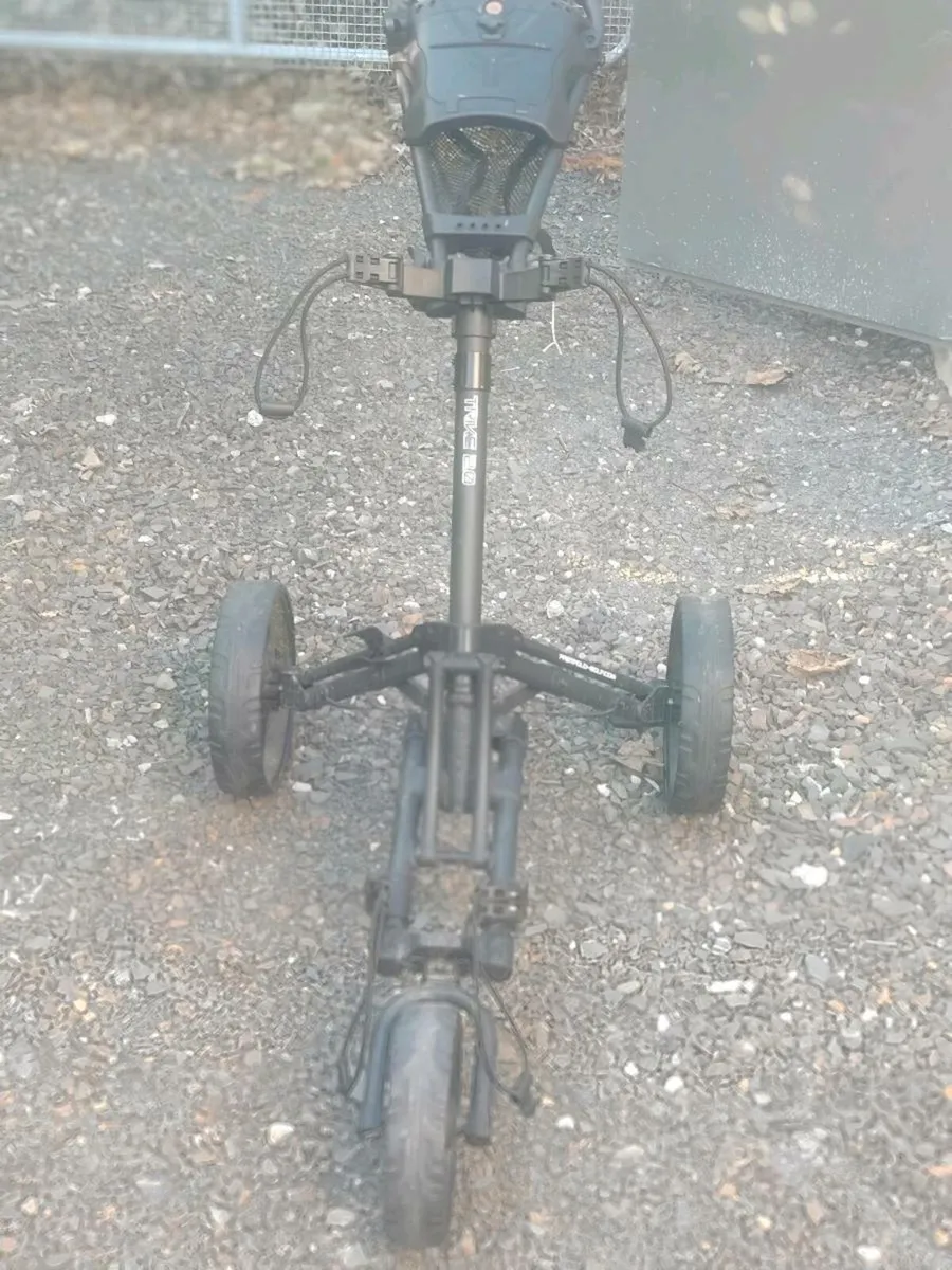 Golf set and trolley - Image 2