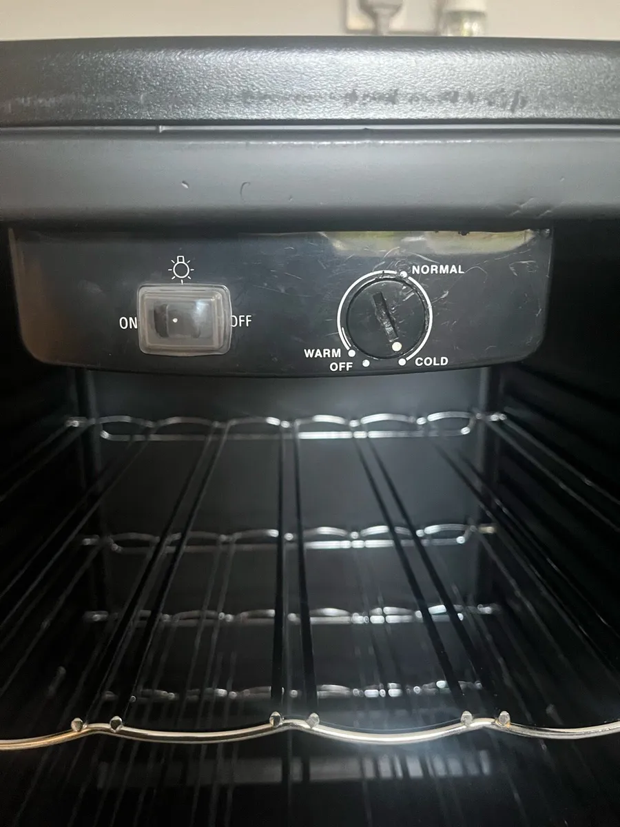 30 bottle wine cooler - Image 4