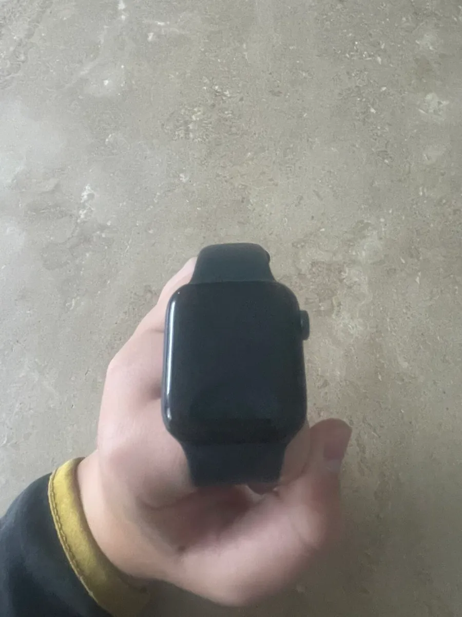 Apple Watch SE 40mm 2nd Gen - Image 3