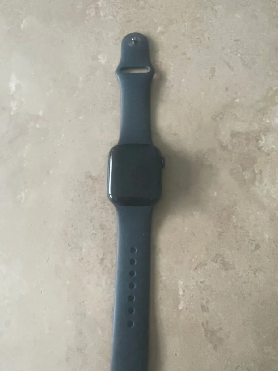 Apple Watch SE 40mm 2nd Gen - Image 1