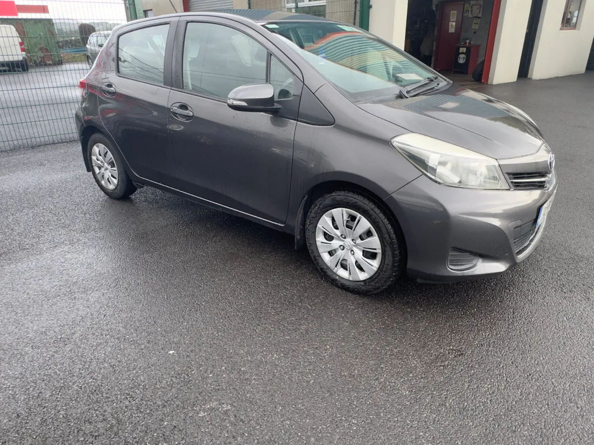 Toyota Yaris 2012 - Image 2