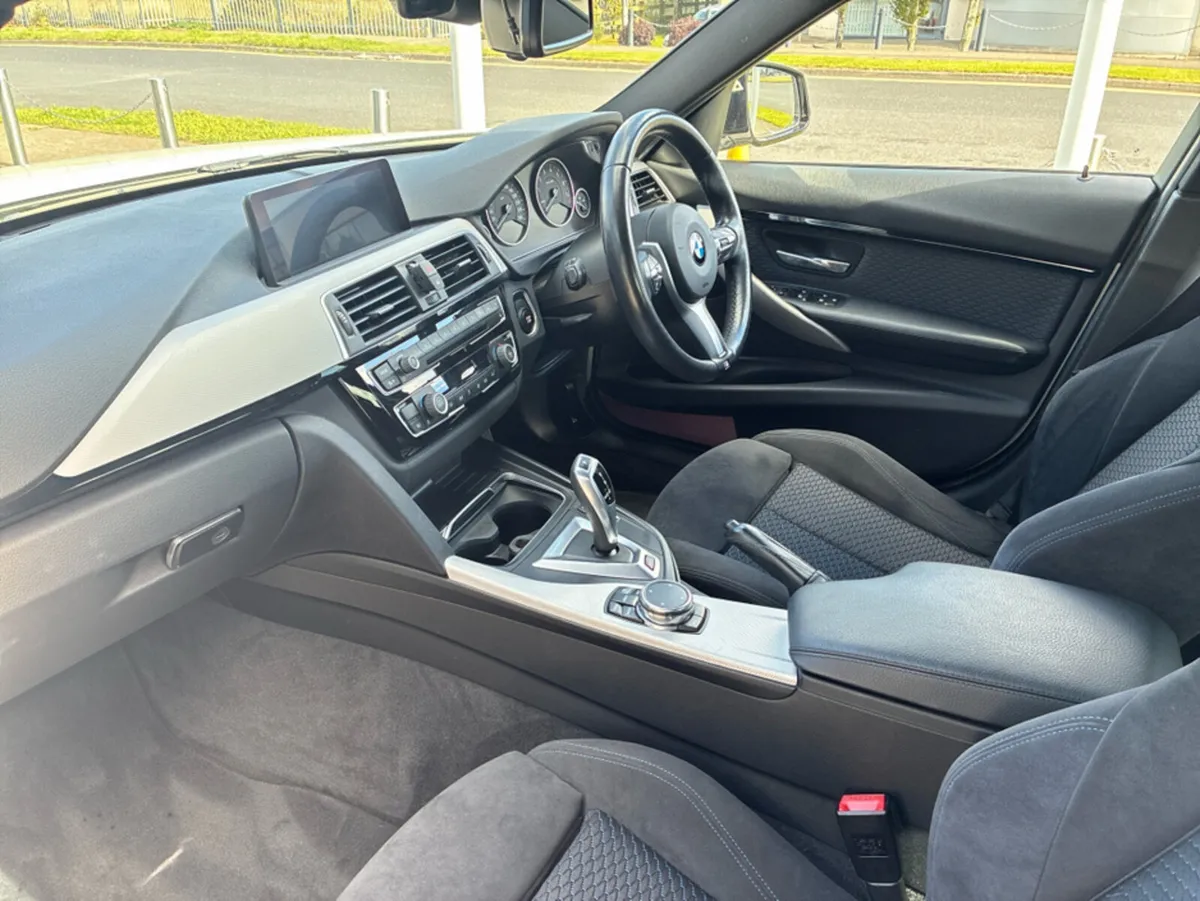 BMW 3-Series 2.0L Petrol Plug In Hybrid Automatic - Image 3
