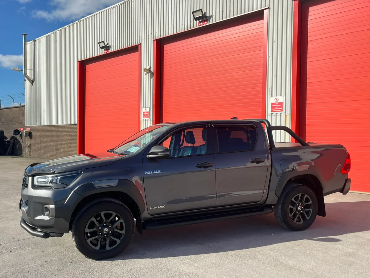 2023 Toyota Hilux 2.8 Invincible X Auto - Image 3