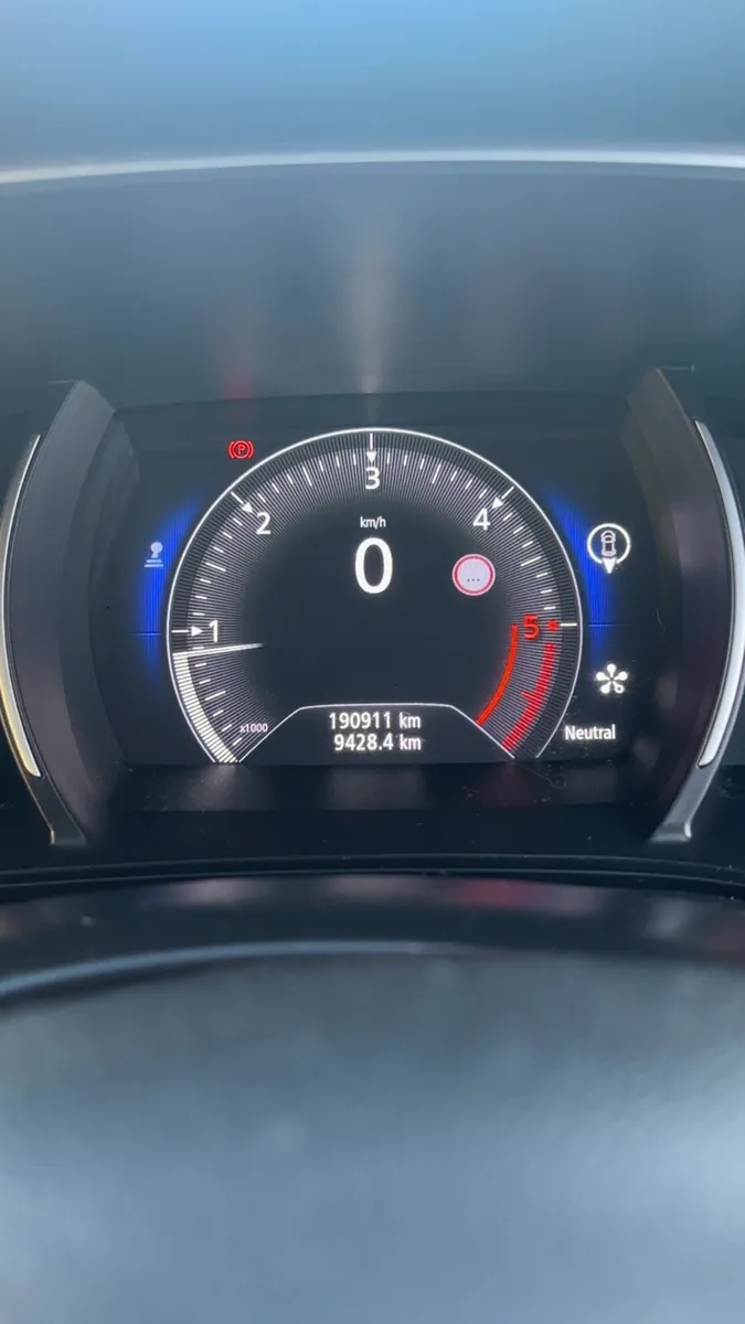 17 Renault Megane - Image 4