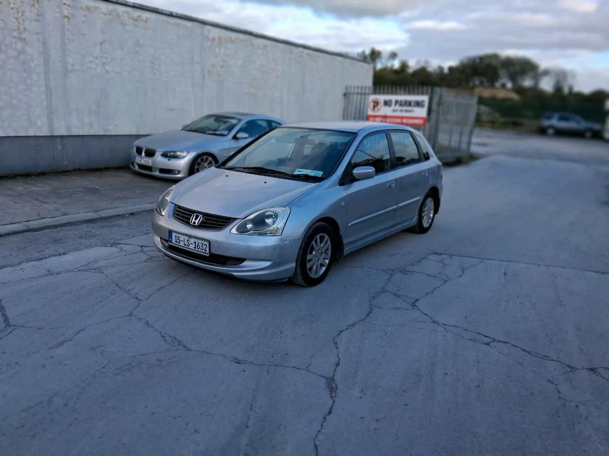 2005 Honda civic tax tested great condition!! - Image 3