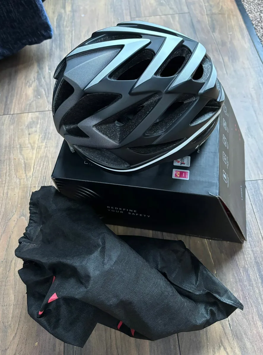 Cycling helmets and locks - Image 2