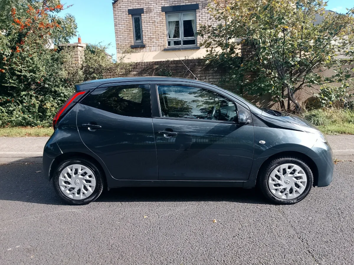 Toyota Aygo 1.0 Vvt-i X-play 71BHP 5DR - Image 2