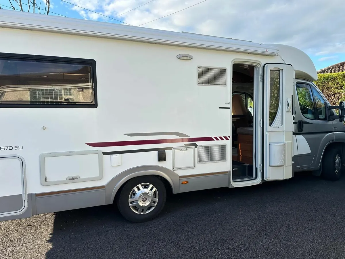 Motorhome - Image 4