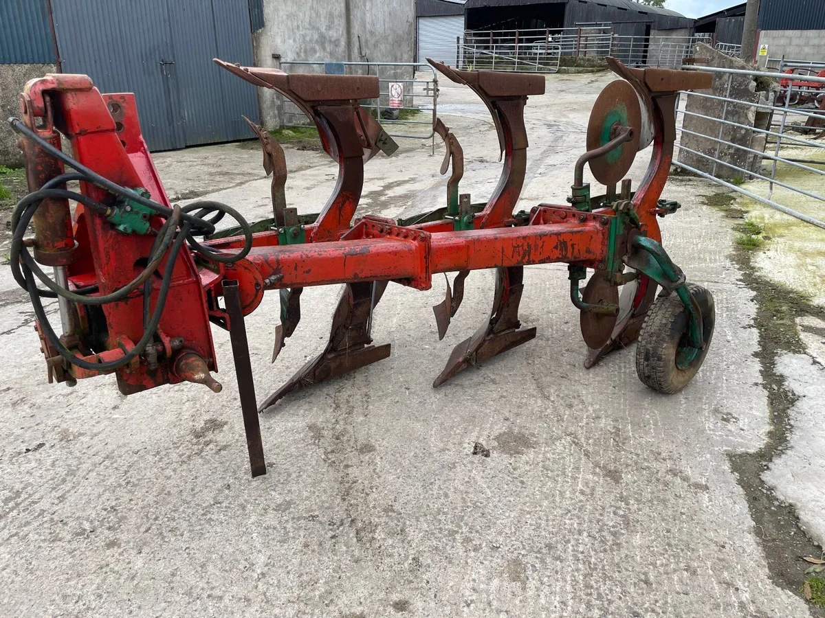 Kverneland plough - Image 4