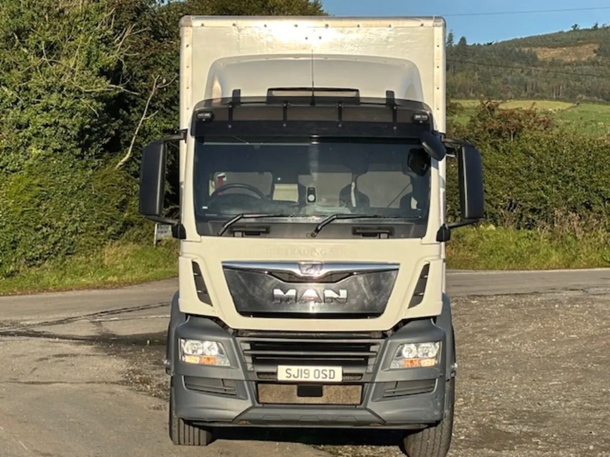 2019 MAN TGS 26-360 6X2 REAR-LIFT CURTAIN-SIDER, - Image 2
