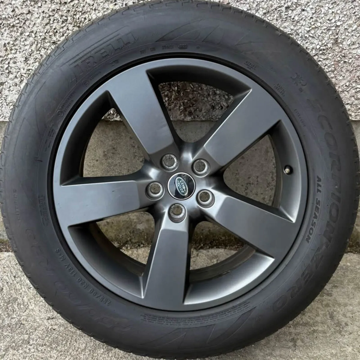 20" GENUINE OEM DEFENDER 5098 TYRES WHEELS & PIREL - Image 2