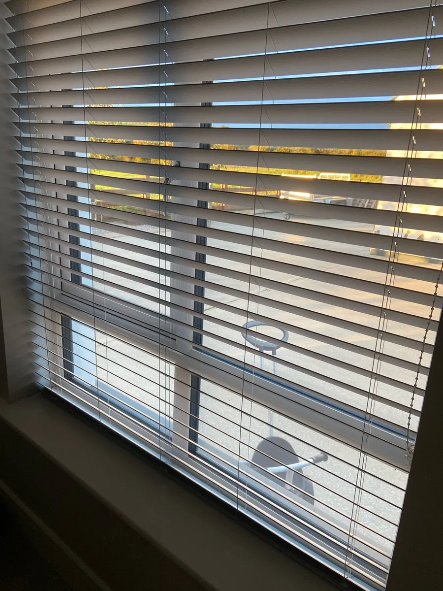 Wood effect venetian blinds - Image 4