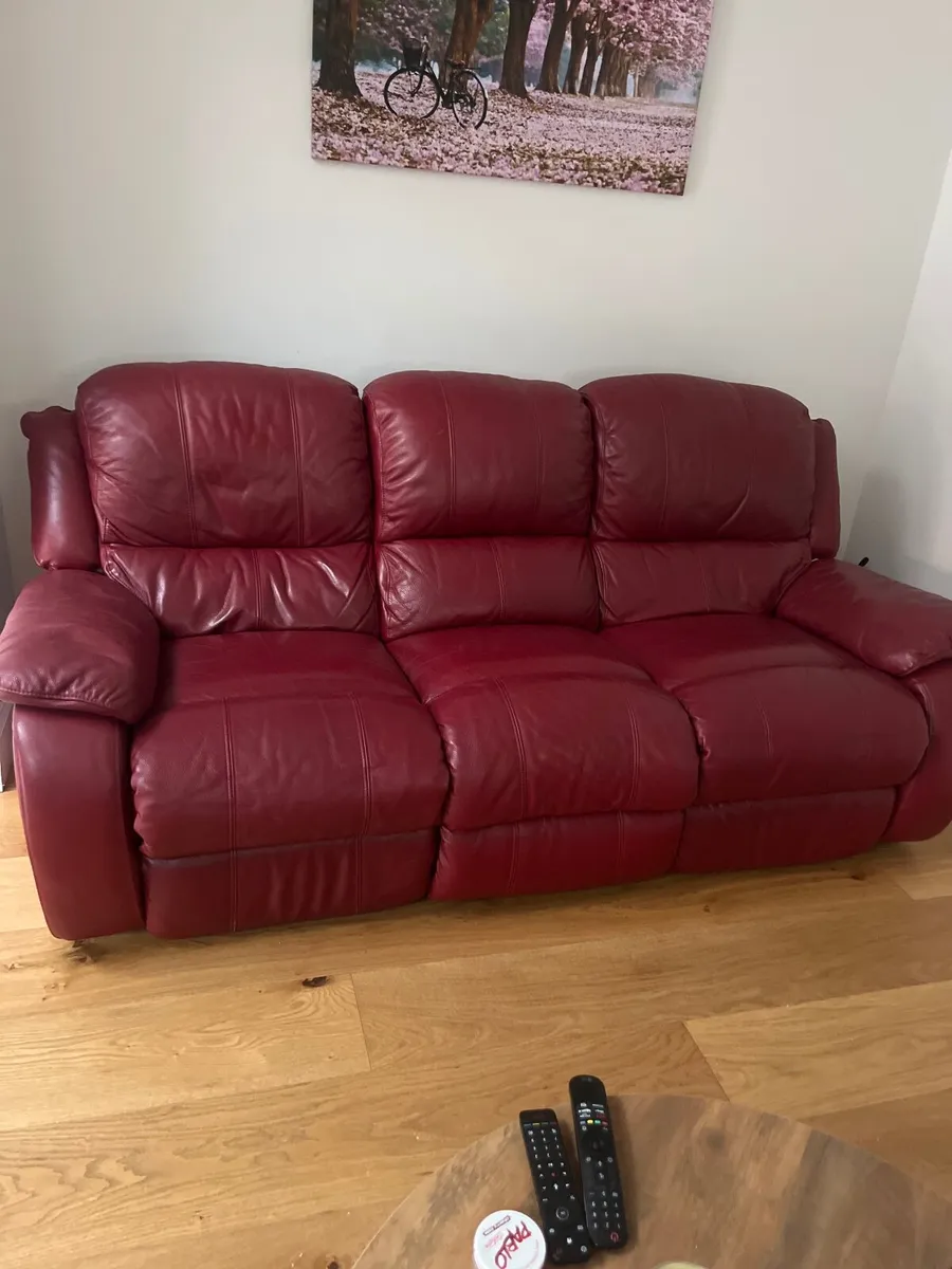 3 seater red leather recliner - Image 1