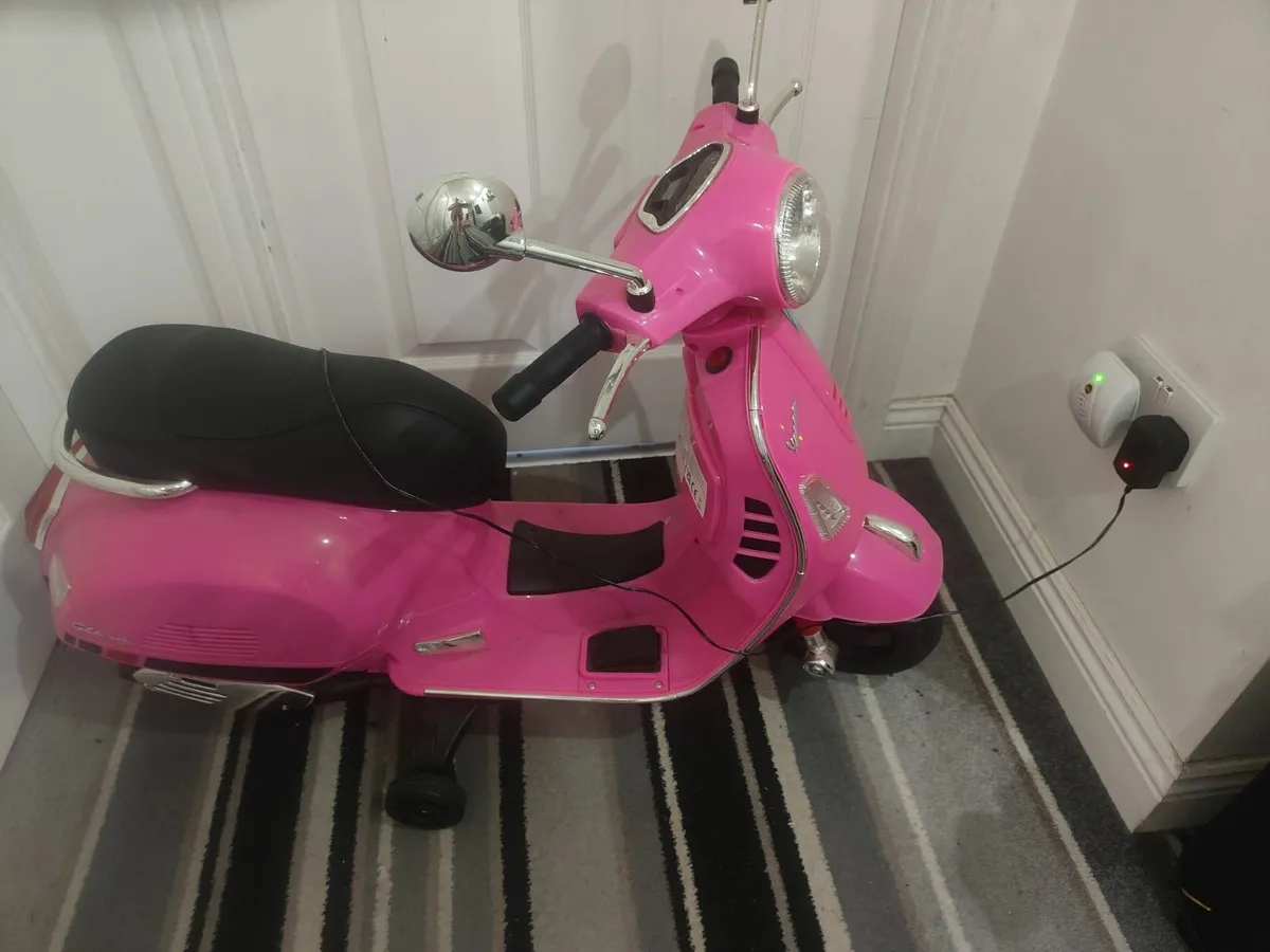 Vespa kids electric scooter - Image 2