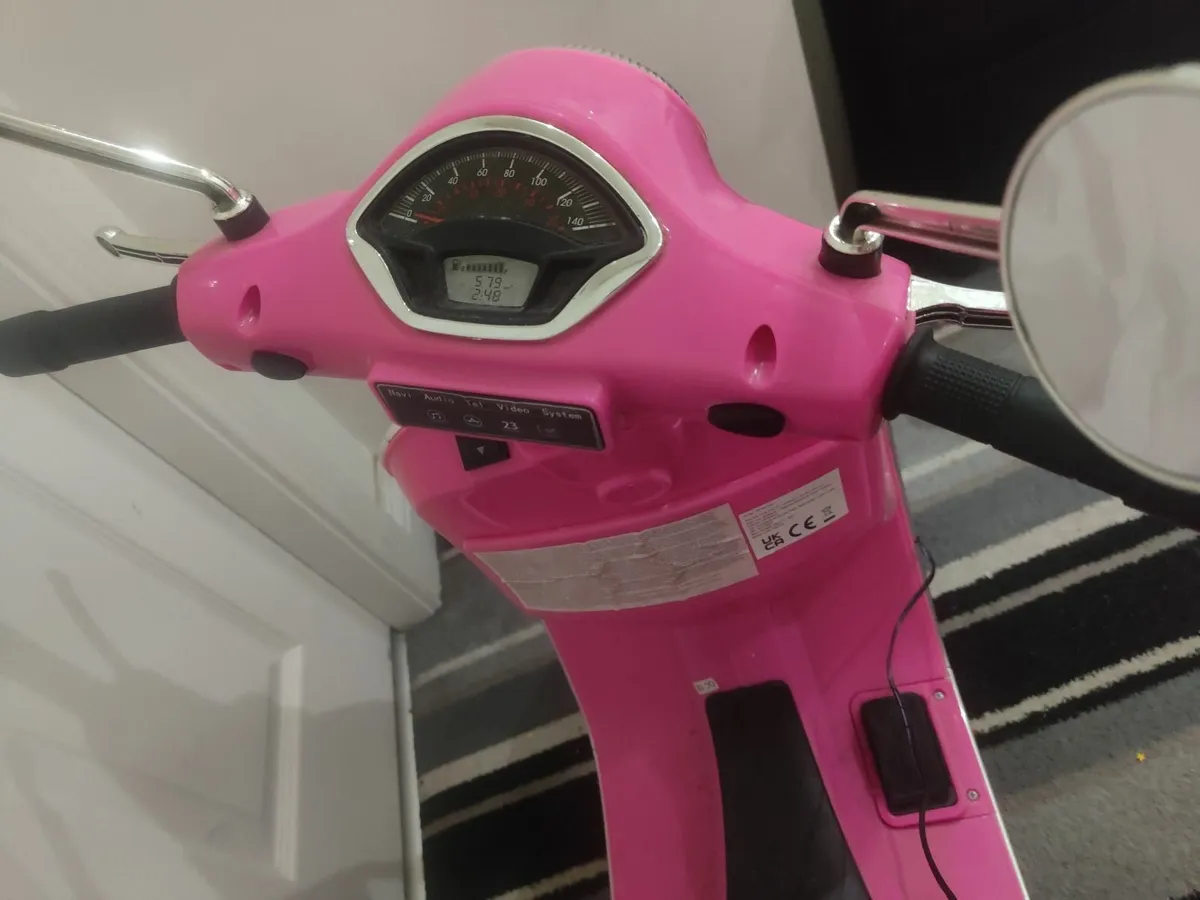 Vespa kids electric scooter - Image 3