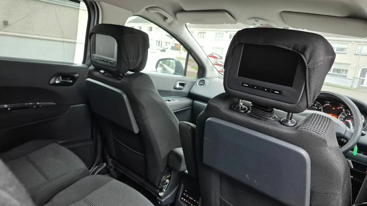 2011 Peugeot 5008 Automatic - Image 2