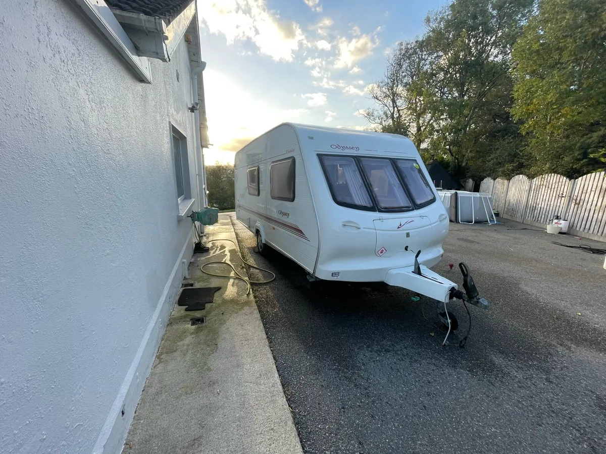 4 birth caravan - Image 2