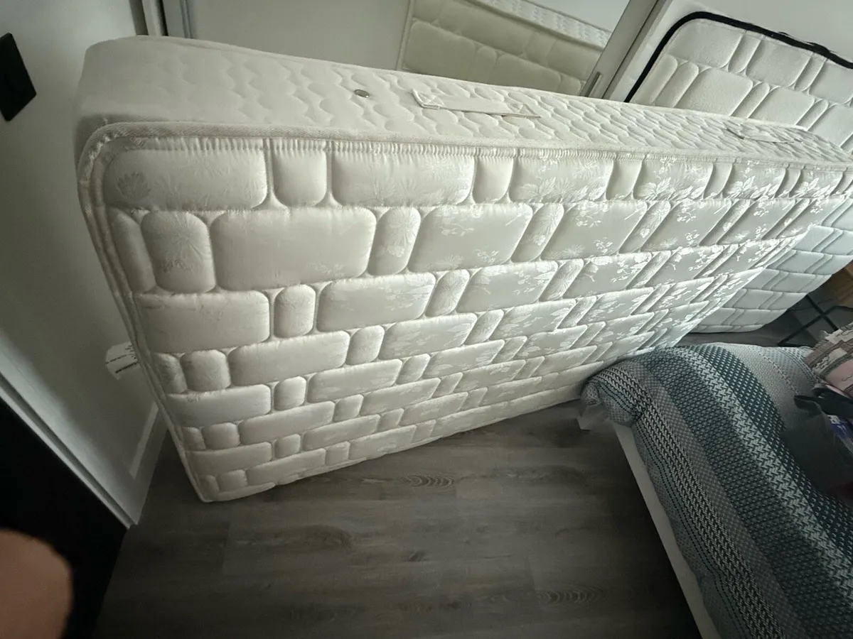 Small double mattress - Image 1