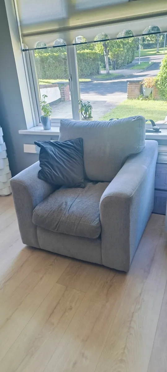 Corner L shape sofa & matching single sofa - Image 3
