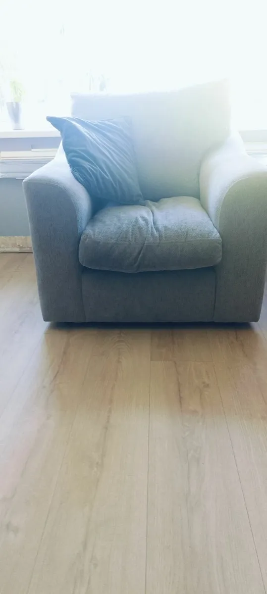 Corner L shape sofa & matching single sofa - Image 4