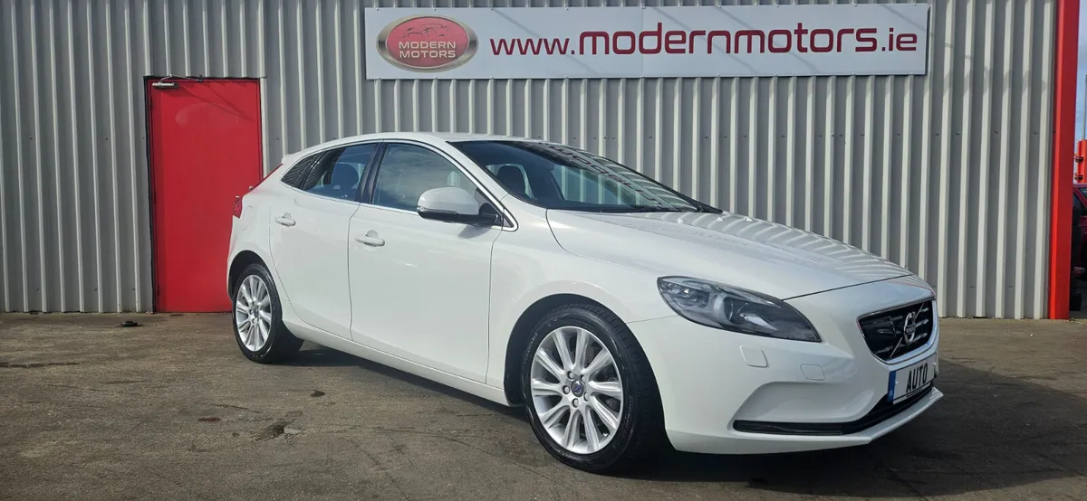 volvo v40 auto 1.6t t4 petrol elegance low kms - Image 2