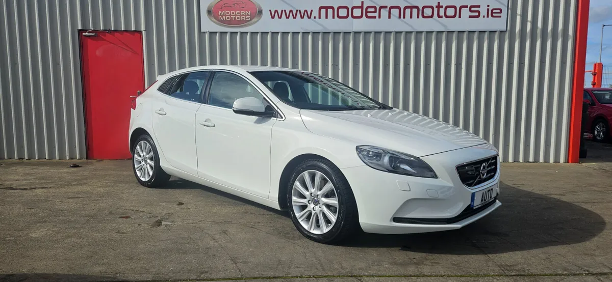 volvo v40 auto 1.6t t4 petrol elegance low kms - Image 1