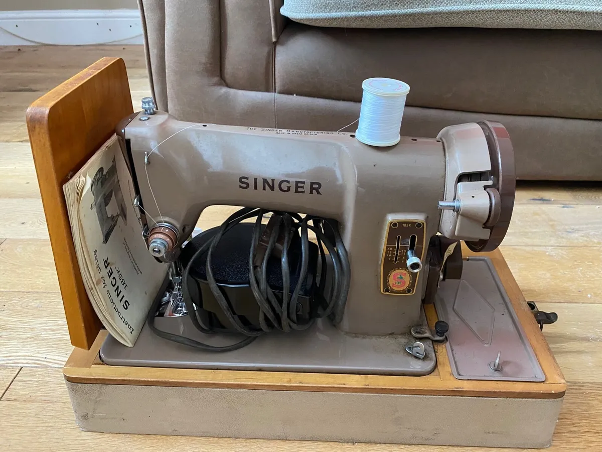 Old sewing machine - Image 1