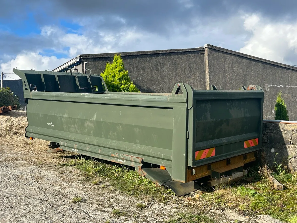 Thompson 6 wheeler tipper body - Image 1