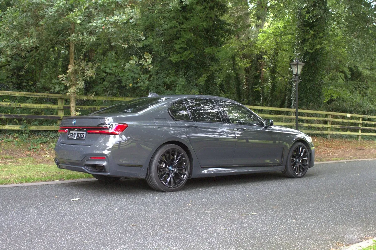 2022 Bmw 745e M Sport - Image 2