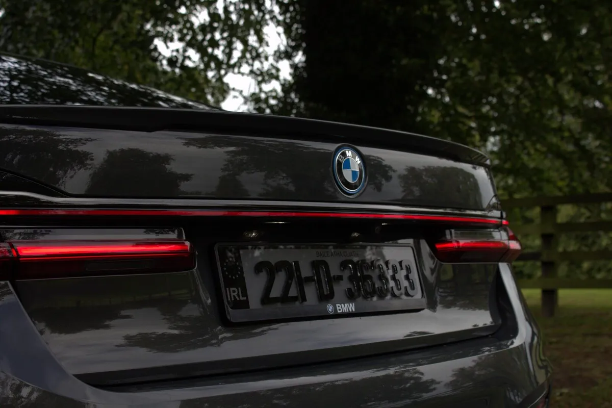 2022 Bmw 745e M Sport - Image 4