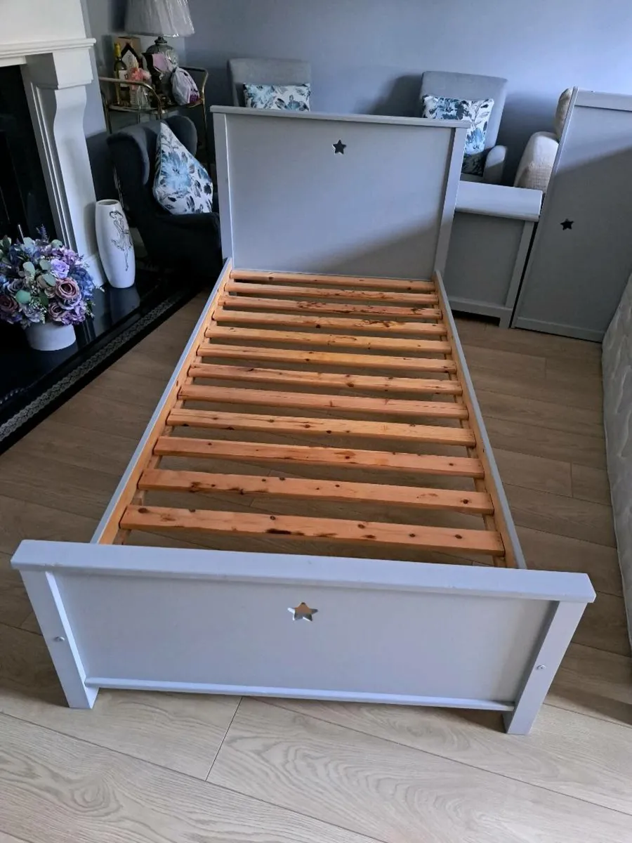 Childrens bedroom furniture - Image 1