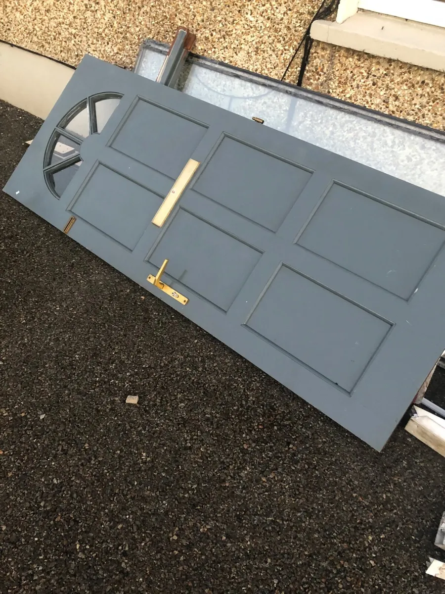 House front and back door - Image 1