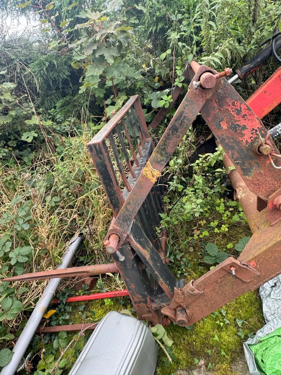Massey Ferguson 880 front loader - Image 3
