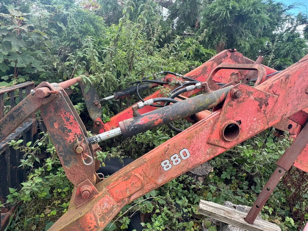Massey Ferguson 880 front loader - Image 4