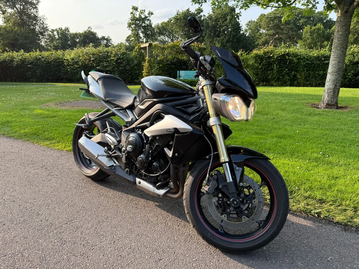 Triump Street Triple 675 - Image 1