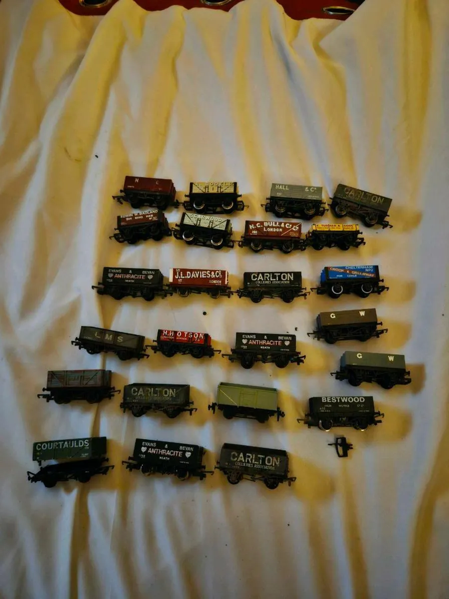 Hornby Dapol Bachmann Triang OO Gauge Wagons - Image 1