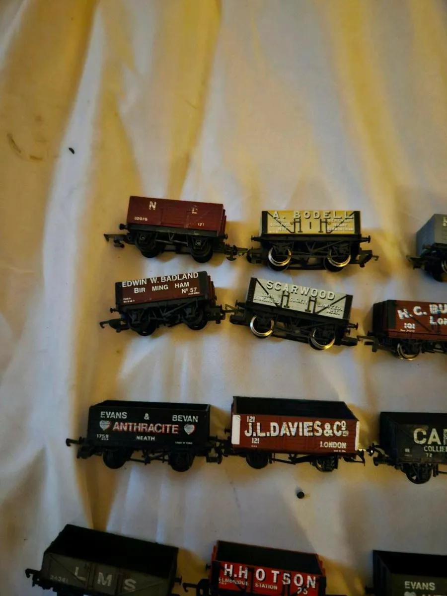 Hornby Dapol Bachmann Triang OO Gauge Wagons - Image 2