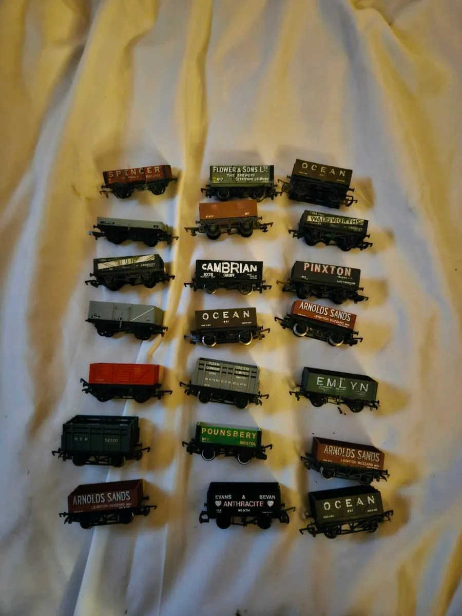 Hornby Triang Bachmann Dapol OO Gauge Wagons - Image 1