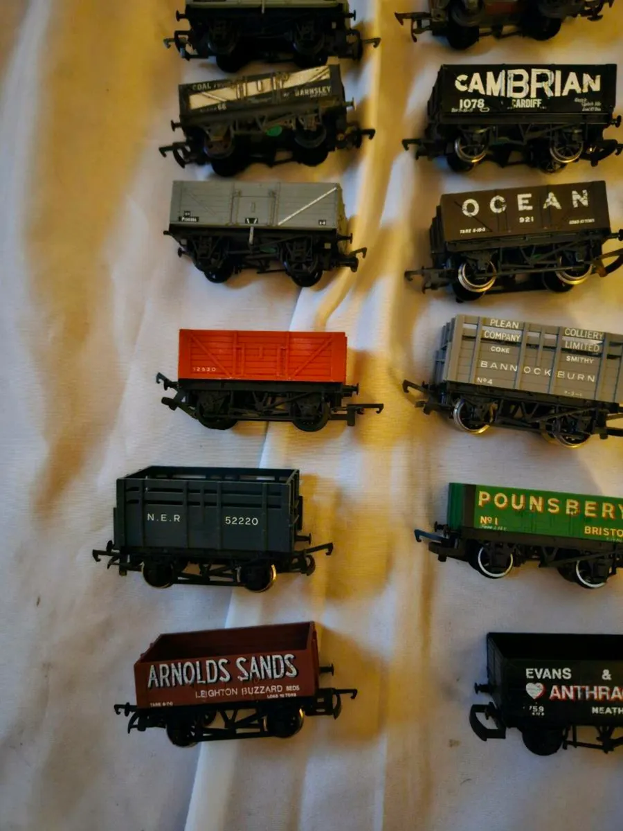 Hornby Triang Bachmann Dapol OO Gauge Wagons - Image 4