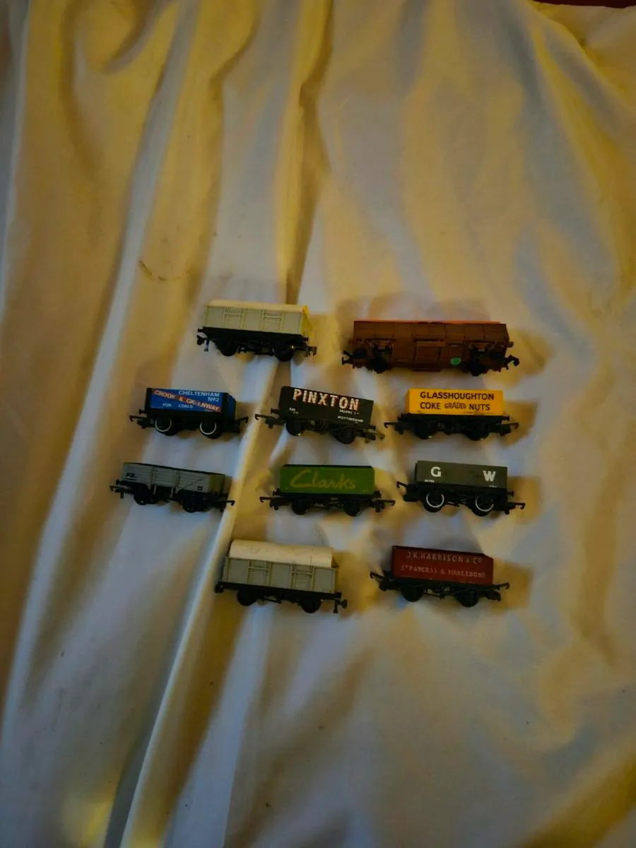 Hornby Triang Bachmann Dapol OO Gauge Wagons - Image 1