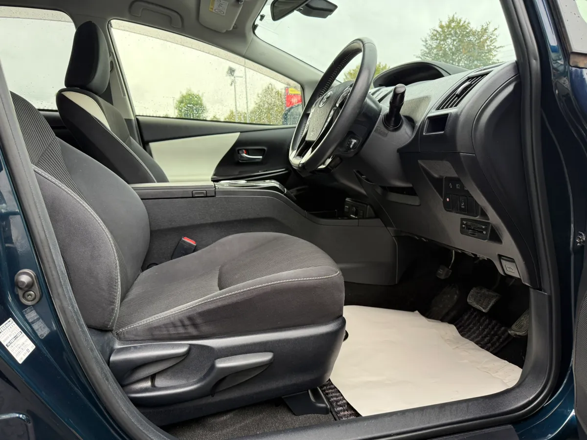 2017 Prius 7 seater 1.8 Petrol Hybrid,  30k Miles - Image 3