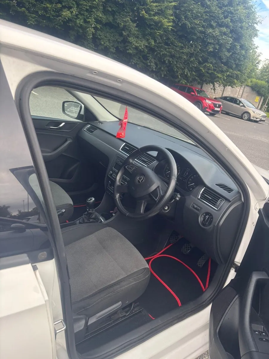 Skoda Rapid - Image 4