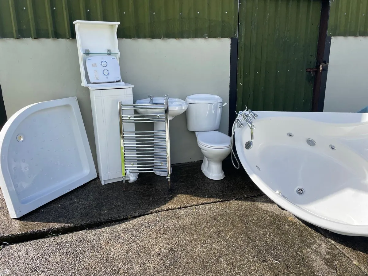 Bathroom Suite - Image 1