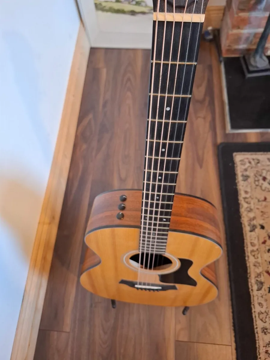 Acoustic guitar - Image 2