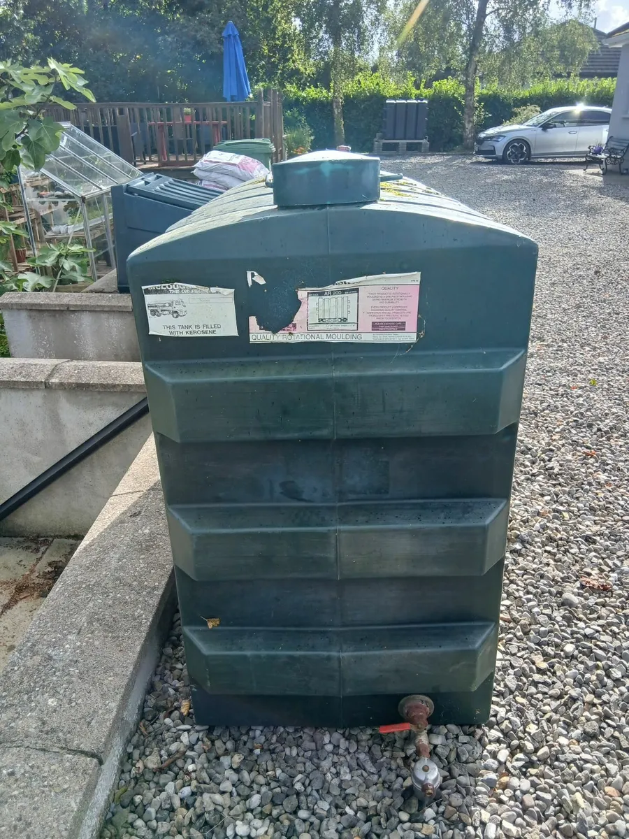 Used oil tank 909 litre - Image 1