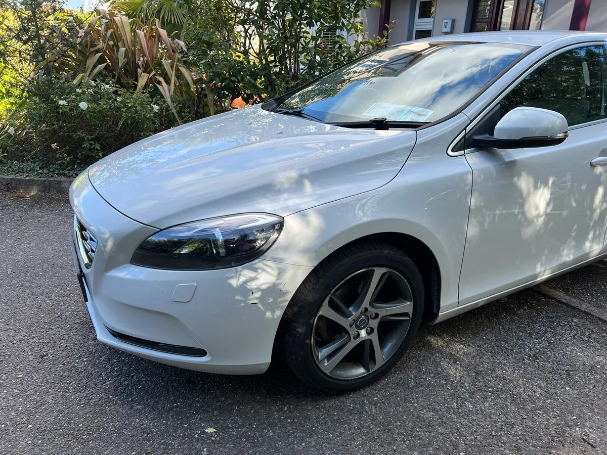 Volvo V40 - Image 4
