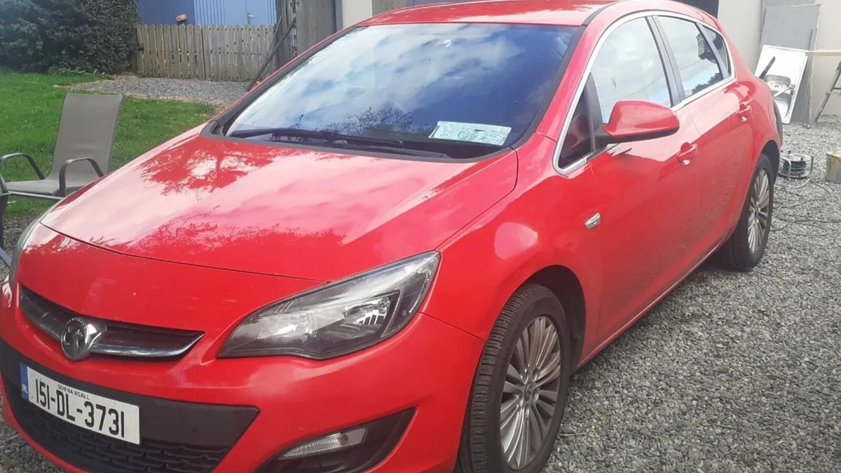 Stunning Red Opel Astra 1.6 Cdti Excite Ecoflex - Image 1