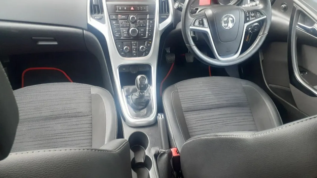 Stunning Red Opel Astra 1.6 Diesel NCT + Tax - Image 4